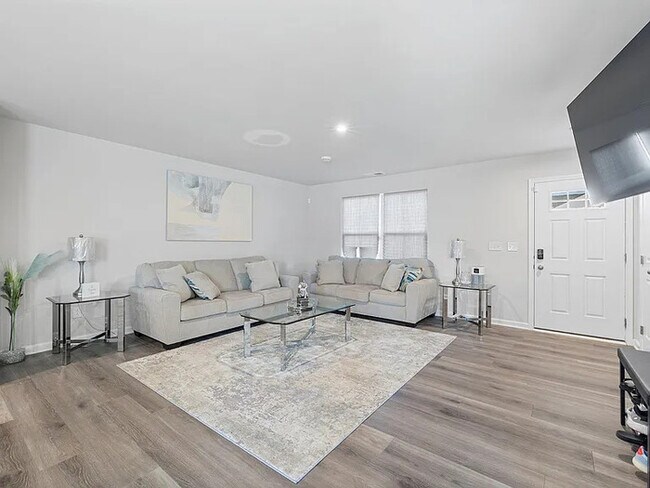 Building Photo - Lease OR Lease to Own