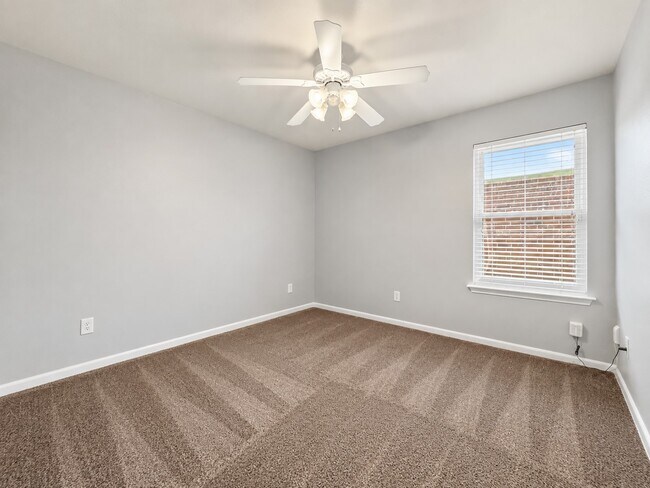 Building Photo - 6114 Menor Crest Dr