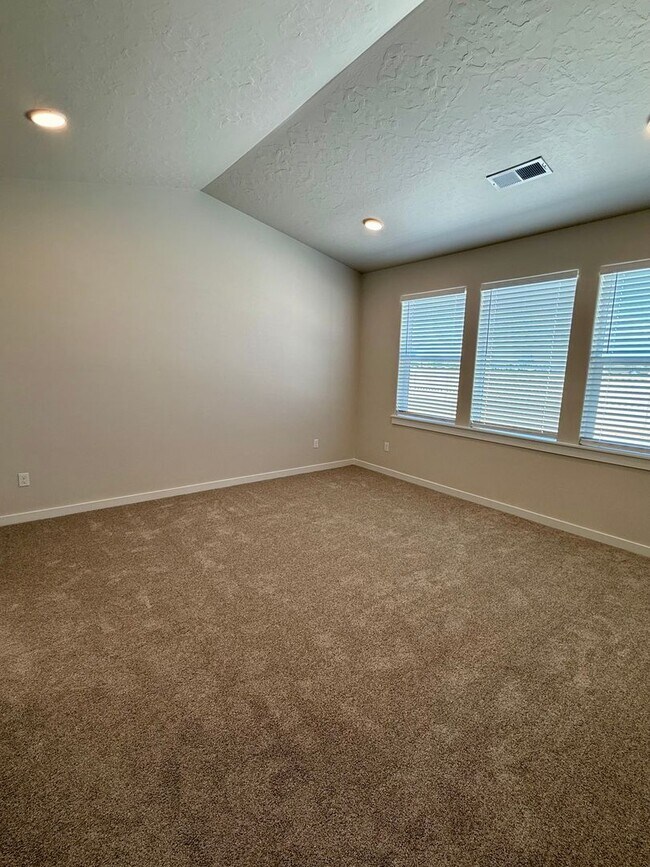 Building Photo - Welcome home! 4 bed 2 bath in Caldwell Idaho