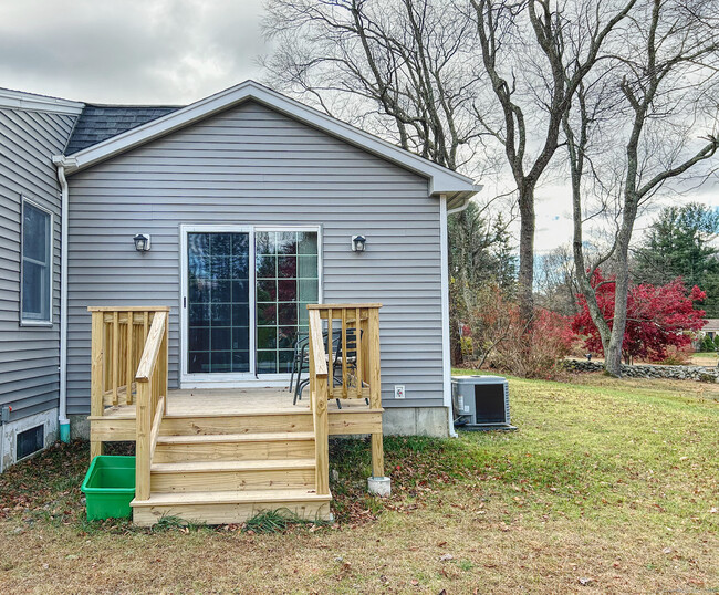 Building Photo - 10 Settlers Ln