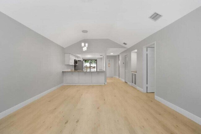 Building Photo - 3113 Kingswood Terrace