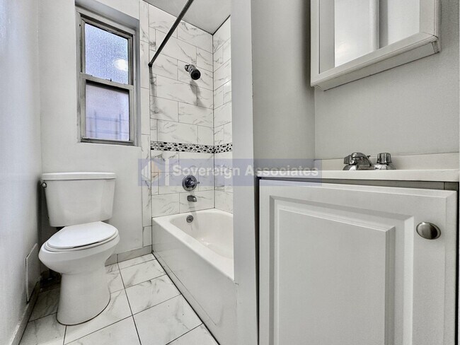 Building Photo - 401 E 68th St