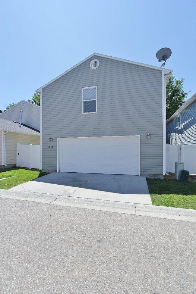 Building Photo - 6613 S Covewood Way