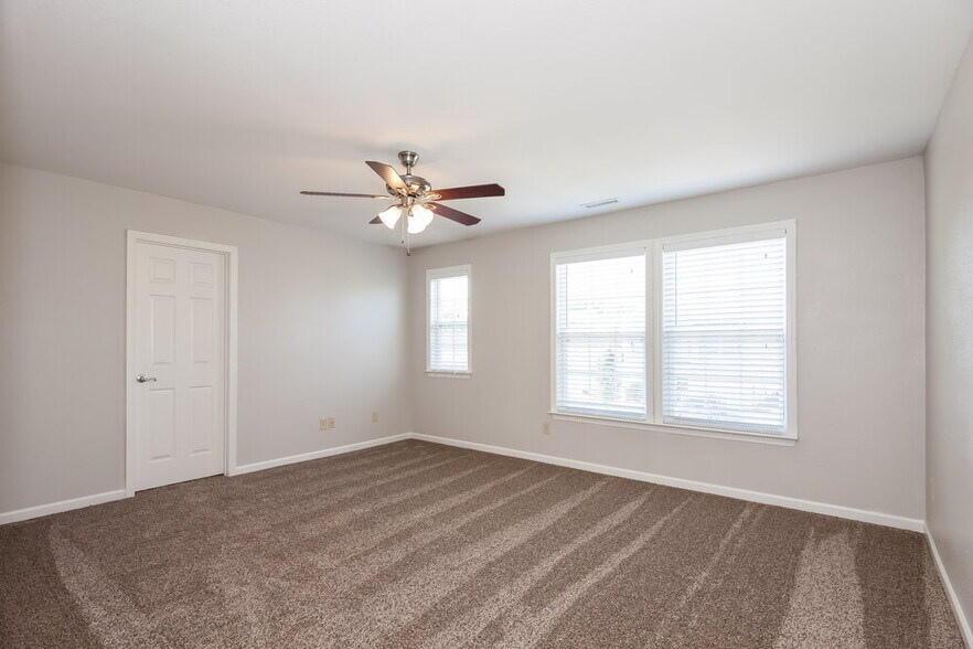 Building Photo - 943 Littleton Dr