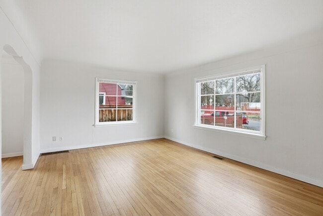 Building Photo - 611 S Ferrall St