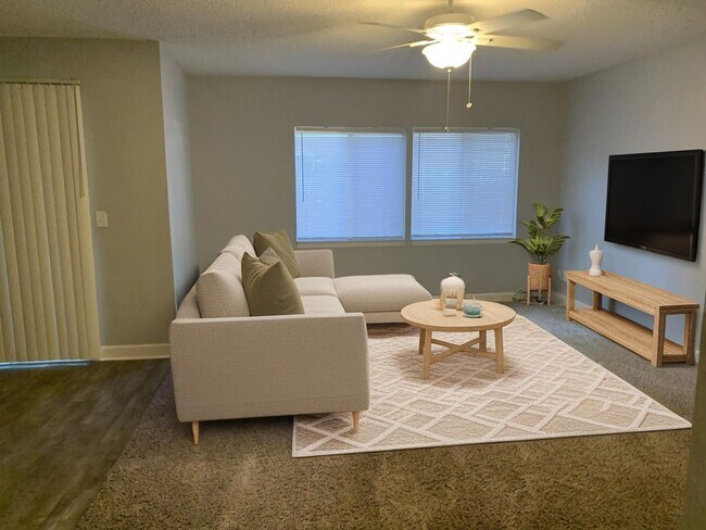 Building Photo - Nice Condo in the heart of Orange Park
