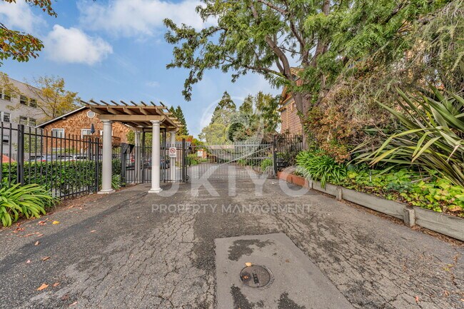 Building Photo - 620 Alcatraz Ave