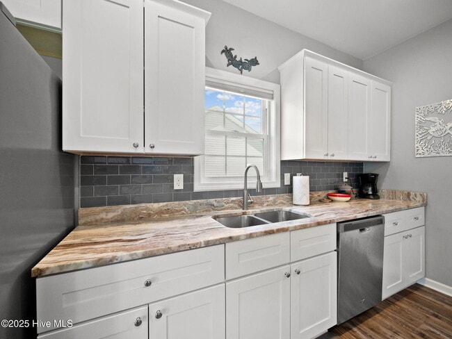 Building Photo - 512 Hazelwood Dr