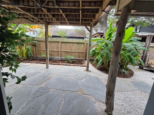 Building Photo - 914 Heights Blvd