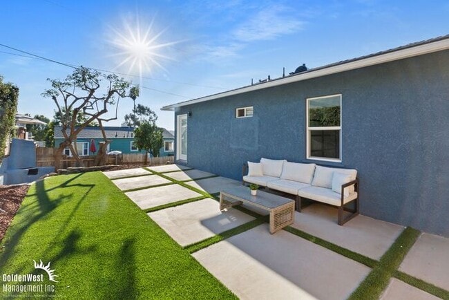 Building Photo - Stylish Updated 3Bdm 2Ba Upstairs Unit in the Heart of Old Town San Diego!