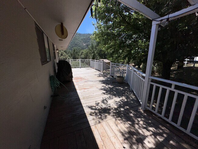 Building Photo - 45221 Big Oak Ln