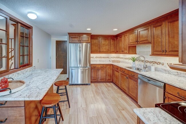 Building Photo - 546 Great Elm Way