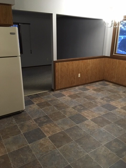 Building Photo - 310 Green Meadow Dr