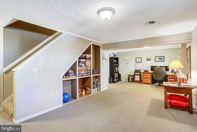 Building Photo - 6302 Shiplett Blvd