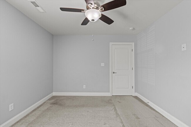 Building Photo - Immaculate 4 Bedroom Home Between Athens a...