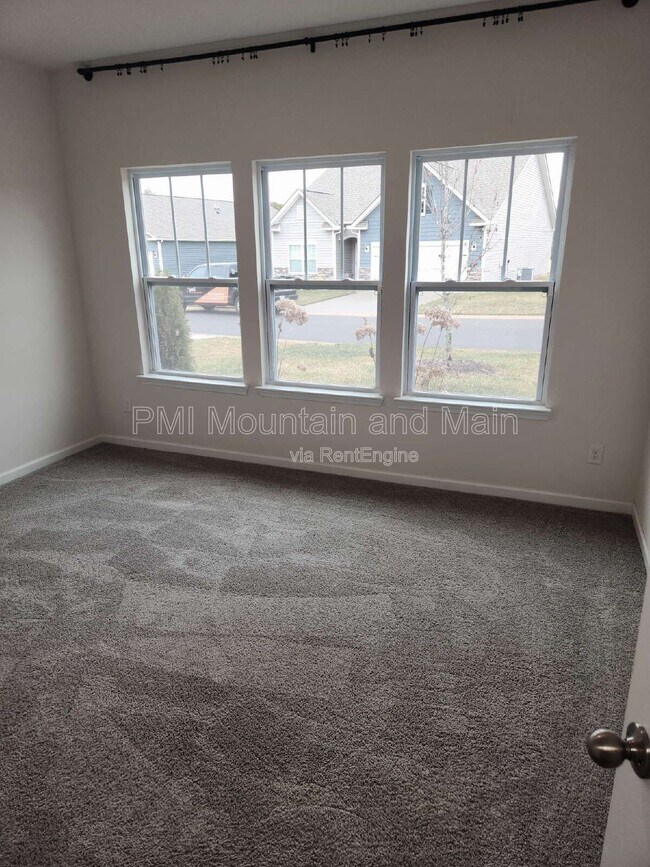 Building Photo - 299 Ridgeview Ln