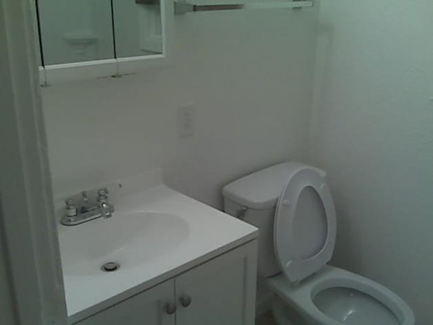 Building Photo - Charming 2-Bedroom Home in a Prime Location!
