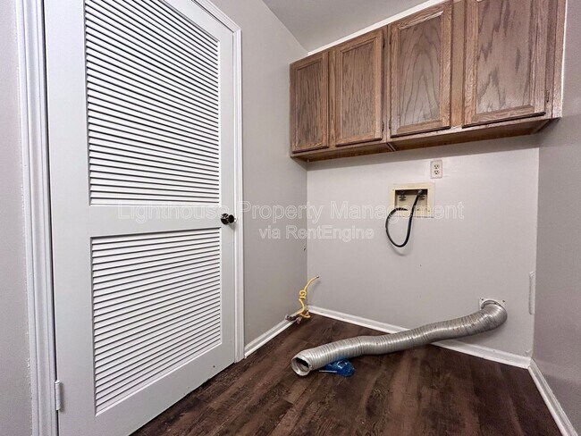 Building Photo - 607 Clayton Ave NW