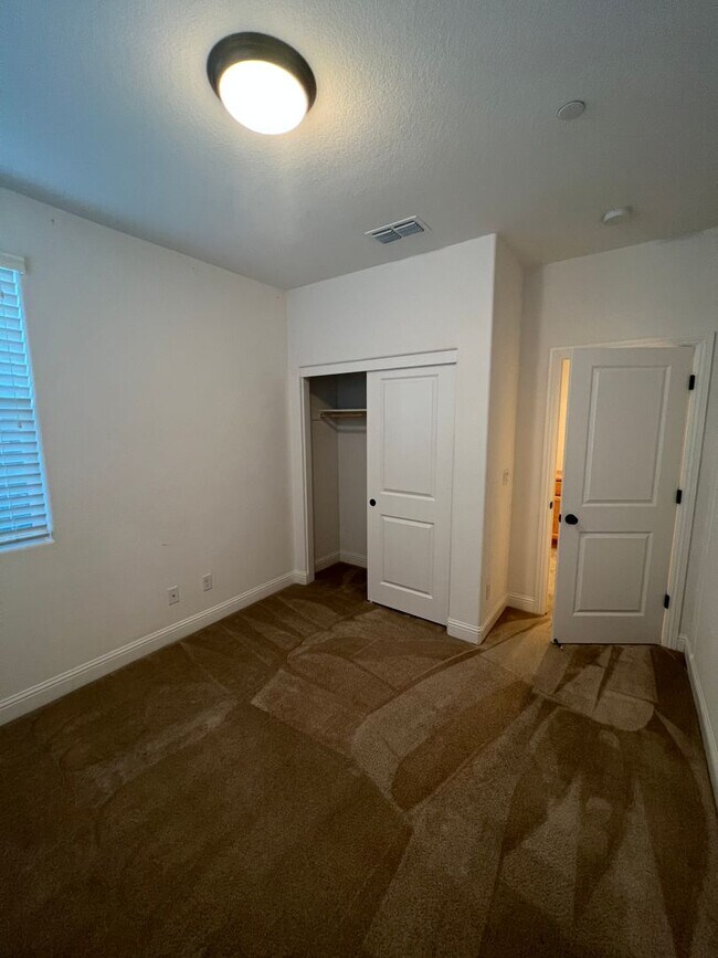 Building Photo - Spacious 4 Bedroom Home with Downstairs Bedroom and Upstairs Loft in Whitney Ranch Rocklin