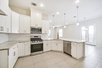 Building Photo - 10334 Solitaire Cir