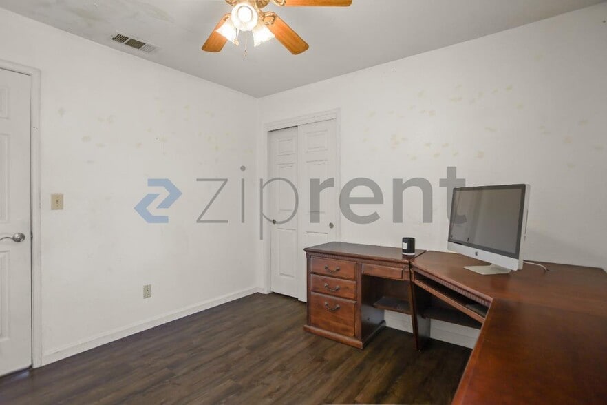 Building Photo - 2847 Hillcrest St