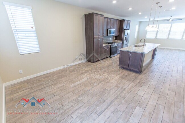 Building Photo - 2095 S Saguaro Dr