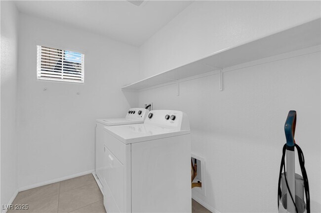 Building Photo - 8035 Skye Foxx St