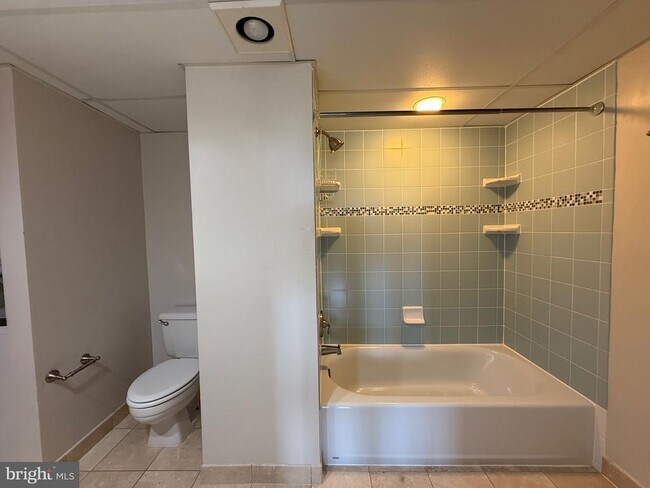 Building Photo - 1276 N Wayne St