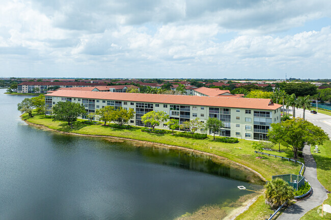 Primary Photo - Hawthorne Condominium