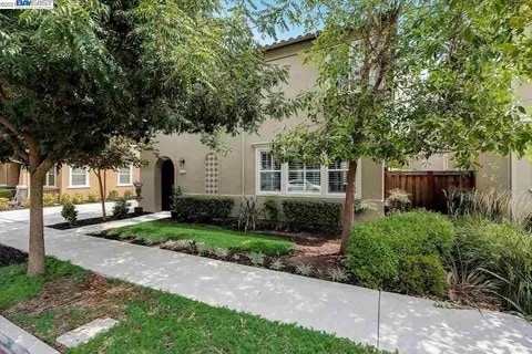 Building Photo - 316 MacArthur Way