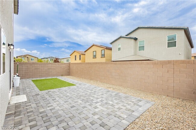Building Photo - 5340 Maroon Guava St