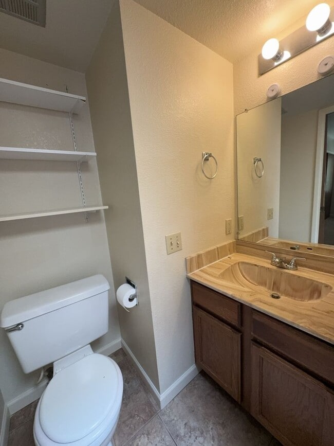 Building Photo - Spacious condo! Includes washer & dryer