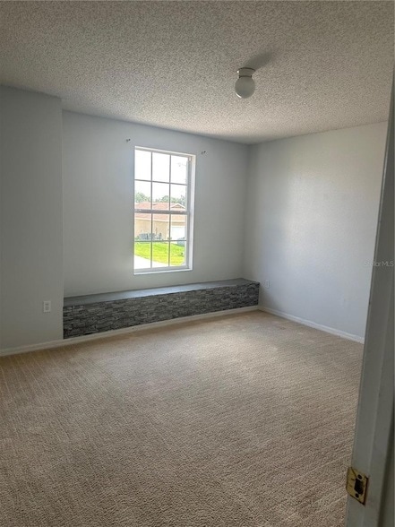 Building Photo - 712 Parrot Ct