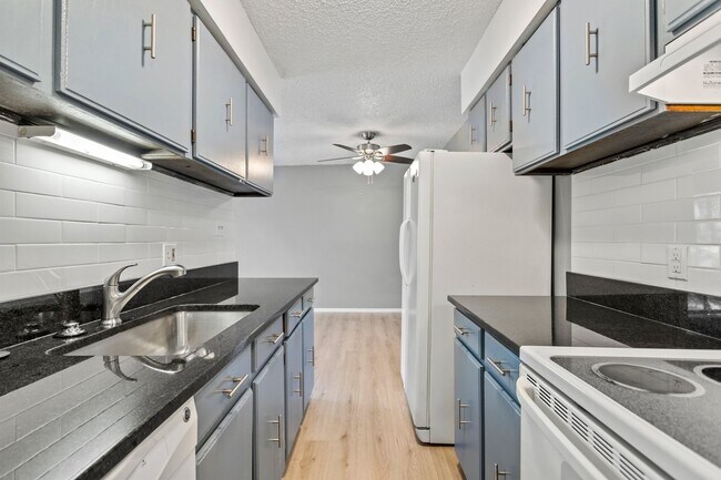 Building Photo - REDUCED PRICE! 2 bed / 1 bath - Whispering...