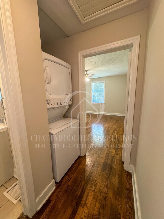 Building Photo - 1559 Alta Vista Dr