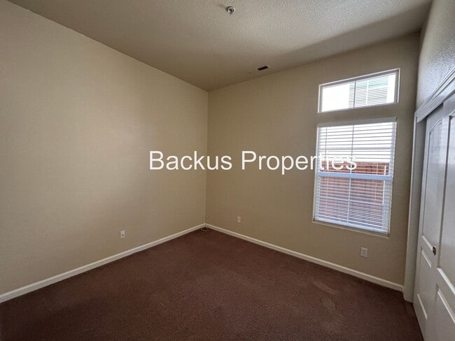 Building Photo - 11 Huerta Ave