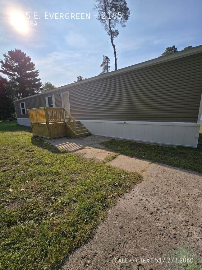 Building Photo - 2145 E. Evergreen-2145