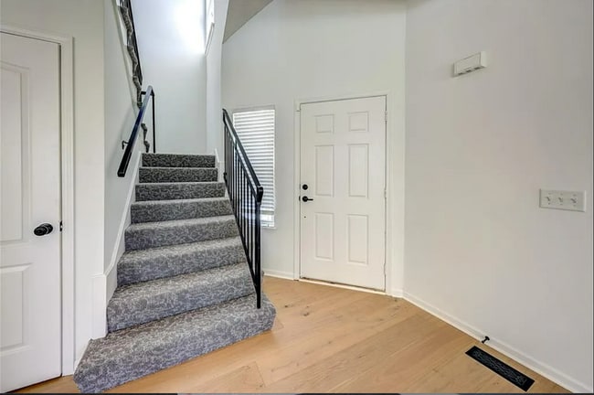 Building Photo - 15922 W 91st Terrace