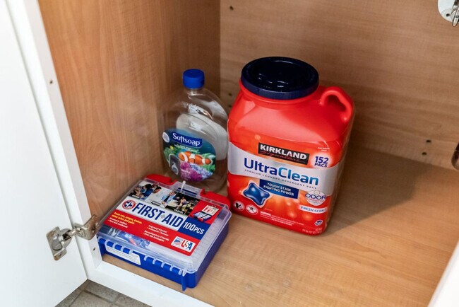 Building Photo - 221 Vine St