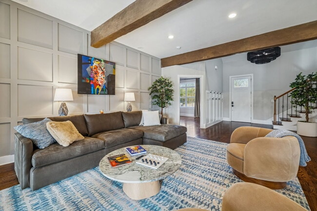 Building Photo - 594 Lake Haven Dr