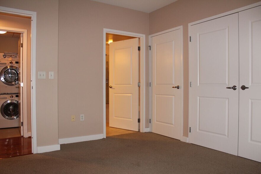 Building Photo - 105-UNIT CHRISTINA LANDING DR, 1703