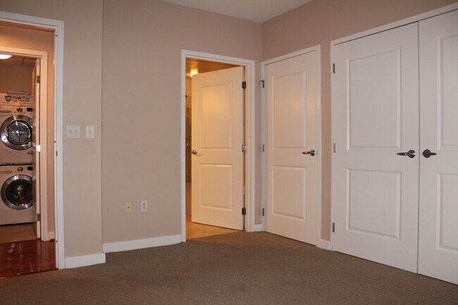 Building Photo - 105-UNIT CHRISTINA LANDING DR, 1703