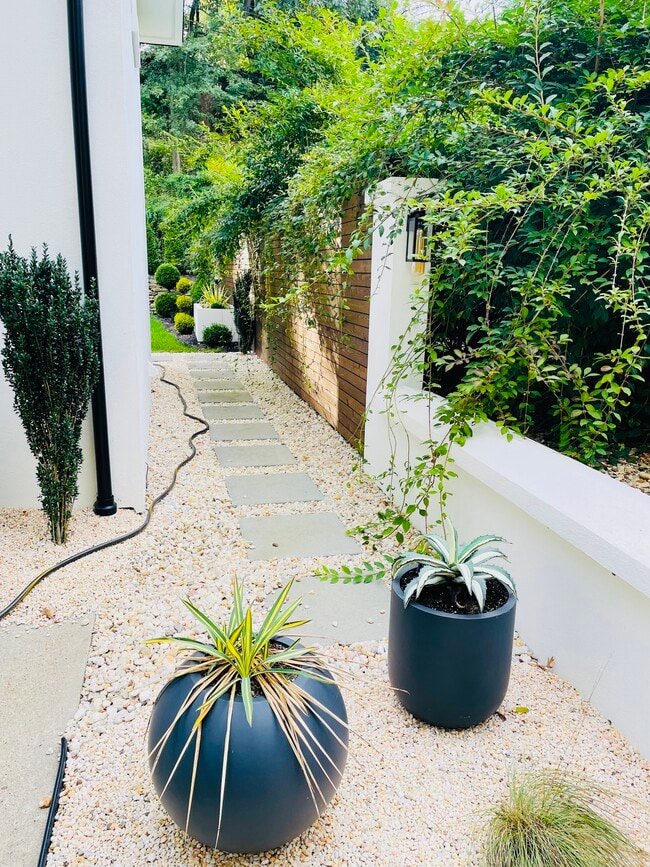 Building Photo - 204 Datura Dr