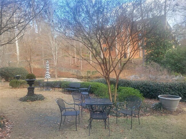 Building Photo - 23212 Plantation Dr NE