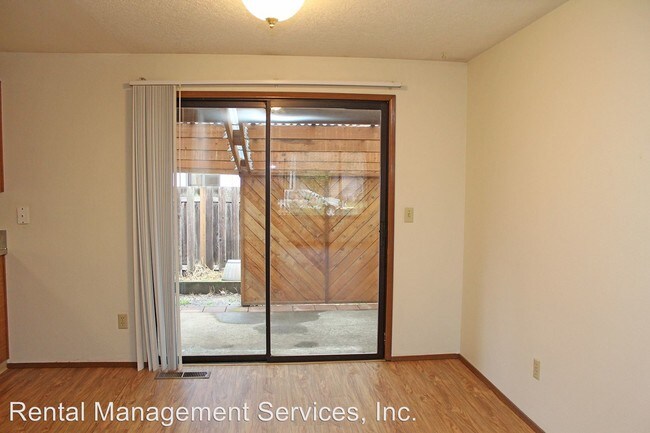 Building Photo - 819-821 SW 29th Way