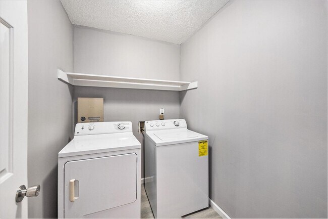 Building Photo - 8584 Cislo Ct