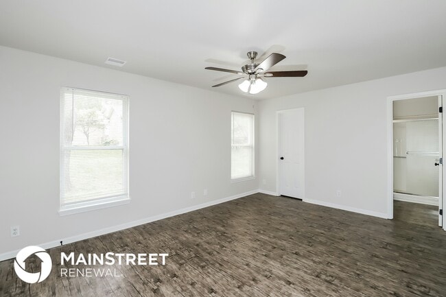 Building Photo - 7303 Oak St