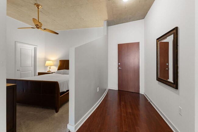 Building Photo - Fully Furnished SoBro Condo At Encore
