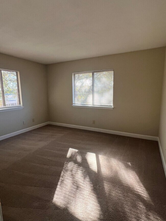 Building Photo - bg0211