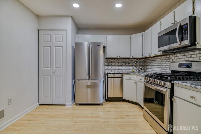 Building Photo - 20 Pembrook Ave